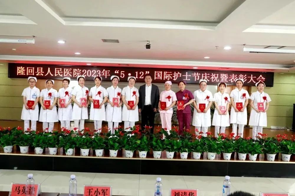 发展护士队伍改善护理服务演讲稿,发展护士队伍改善护理服务黑板报