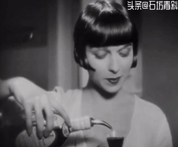 23岁被好莱坞封杀，拒绝减薪，性取向遭质疑，晚年出书揭黑幕