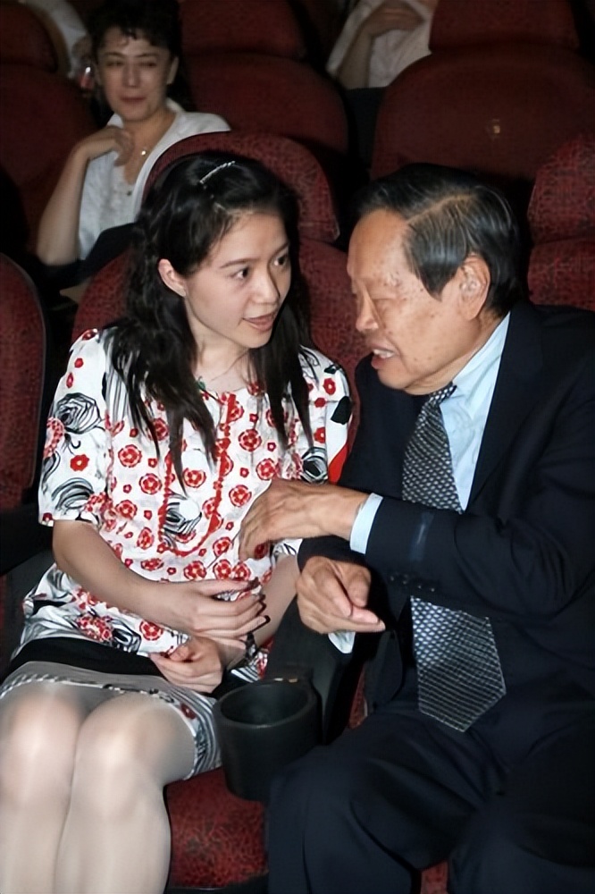 翁帆28岁嫁给82岁杨振宁的原因,杨振宁哪年娶的28岁翁帆