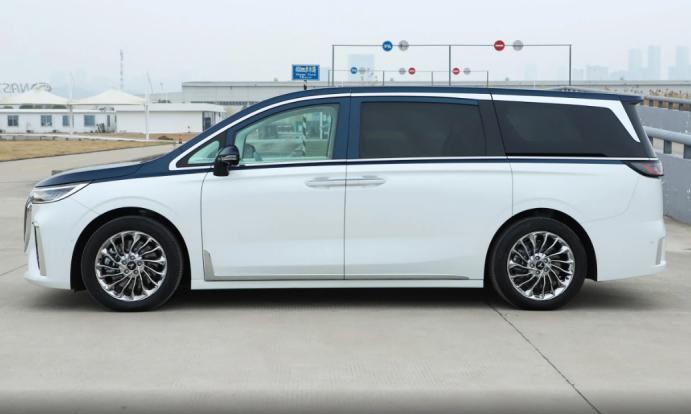 岚图梦想家mpv混动版用车感受,全球首款新能源mpv岚图梦想家