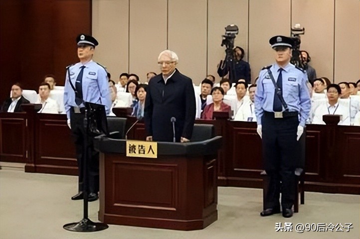 贪污判死刑死缓终身监禁的区别,到底是死刑残忍还是终身监禁残忍