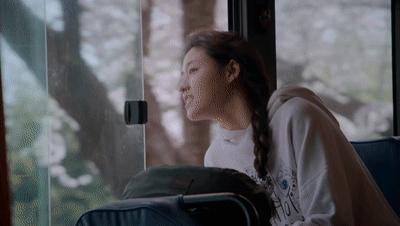 “躺平剧”虽迟但到，这俩人也太好嗑了