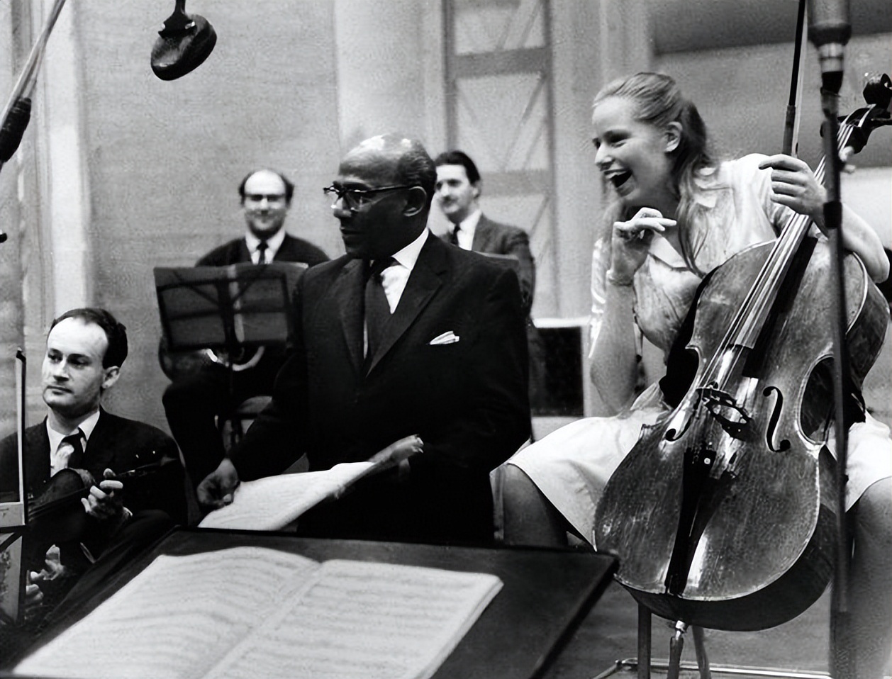 威德曼大提琴协奏曲《黑暗琴弦》的音色音响特征