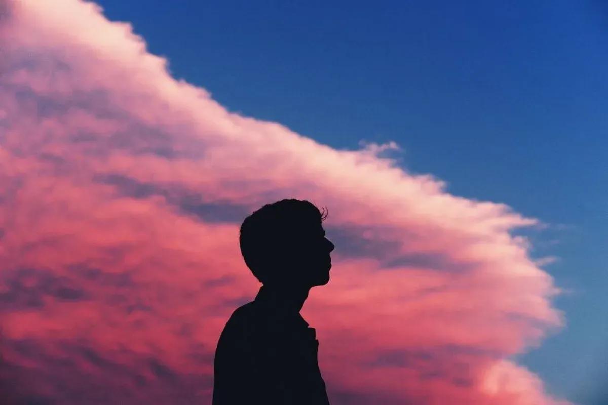 爱情最大的谎言是一见钟情,爱情最大的两个谎言