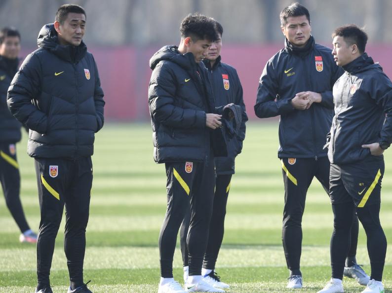 郑智邵佳一进入国足教练组,国足名单恒大帮老将压阵