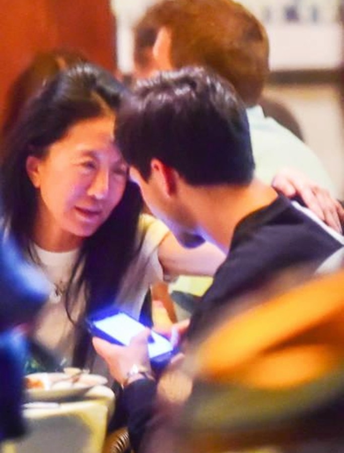 71岁王薇薇穿衣打扮,73岁王薇薇走红毯惹关注