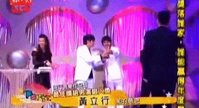 犯罪嫌疑人和他的同行人,民警和嫌疑犯同年同月同日生