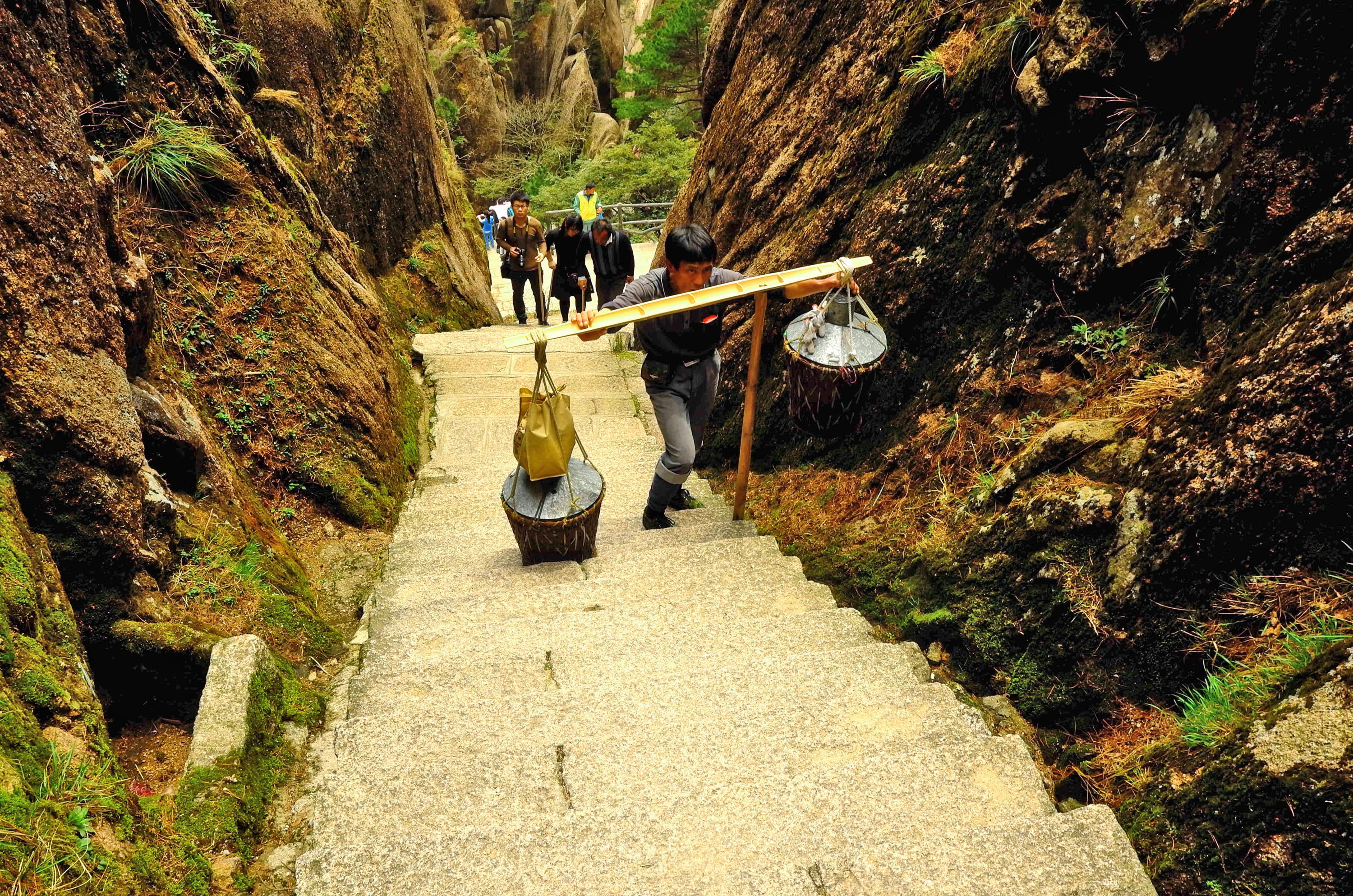 黄山天都峰会走鲫鱼背吗,黄山天都峰鲫鱼背第一视角