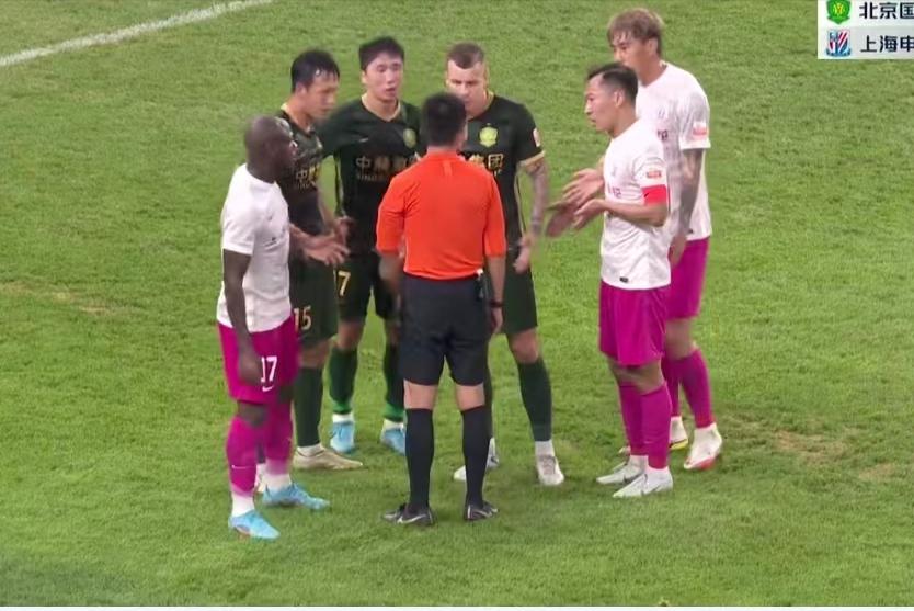 马宁向亚冠裁判点赞,国安将申诉马宁倒地点球判罚事件