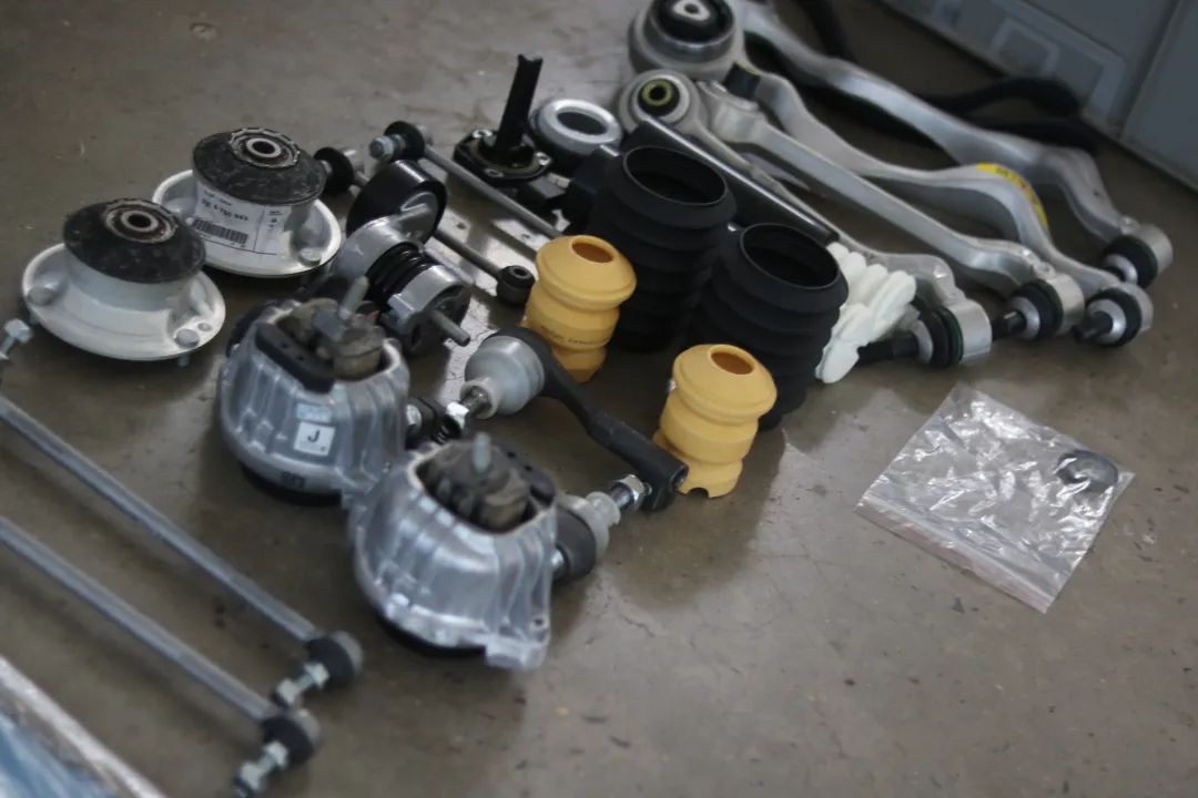 破烂不堪的废旧车变成新车的视频,宝马e90325i