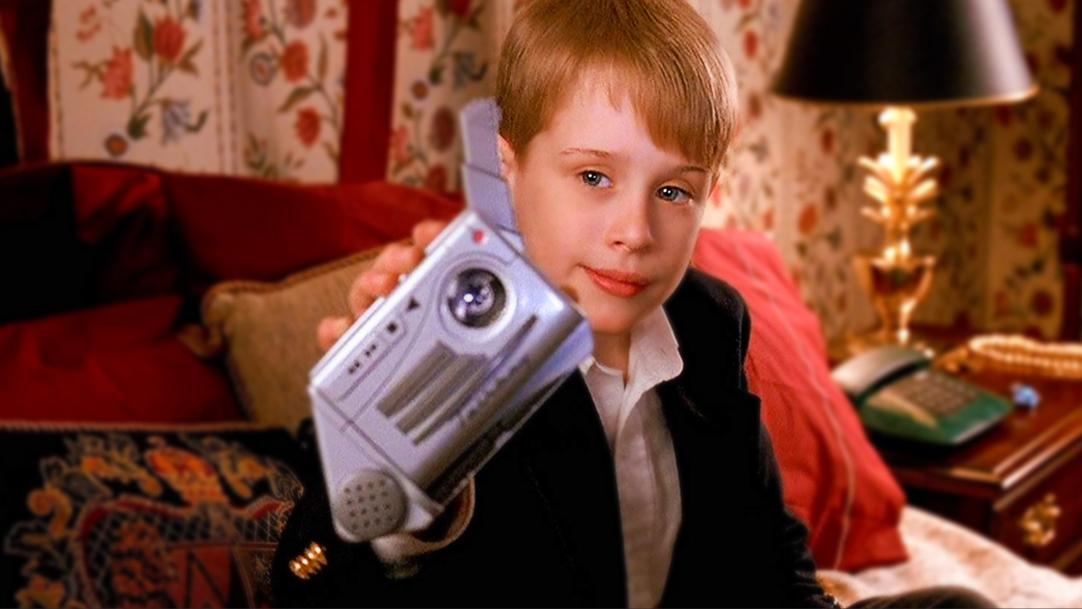 “小麦”智斗两个偷贼，笑点不断，暗示权力转移激发家庭成员潜力