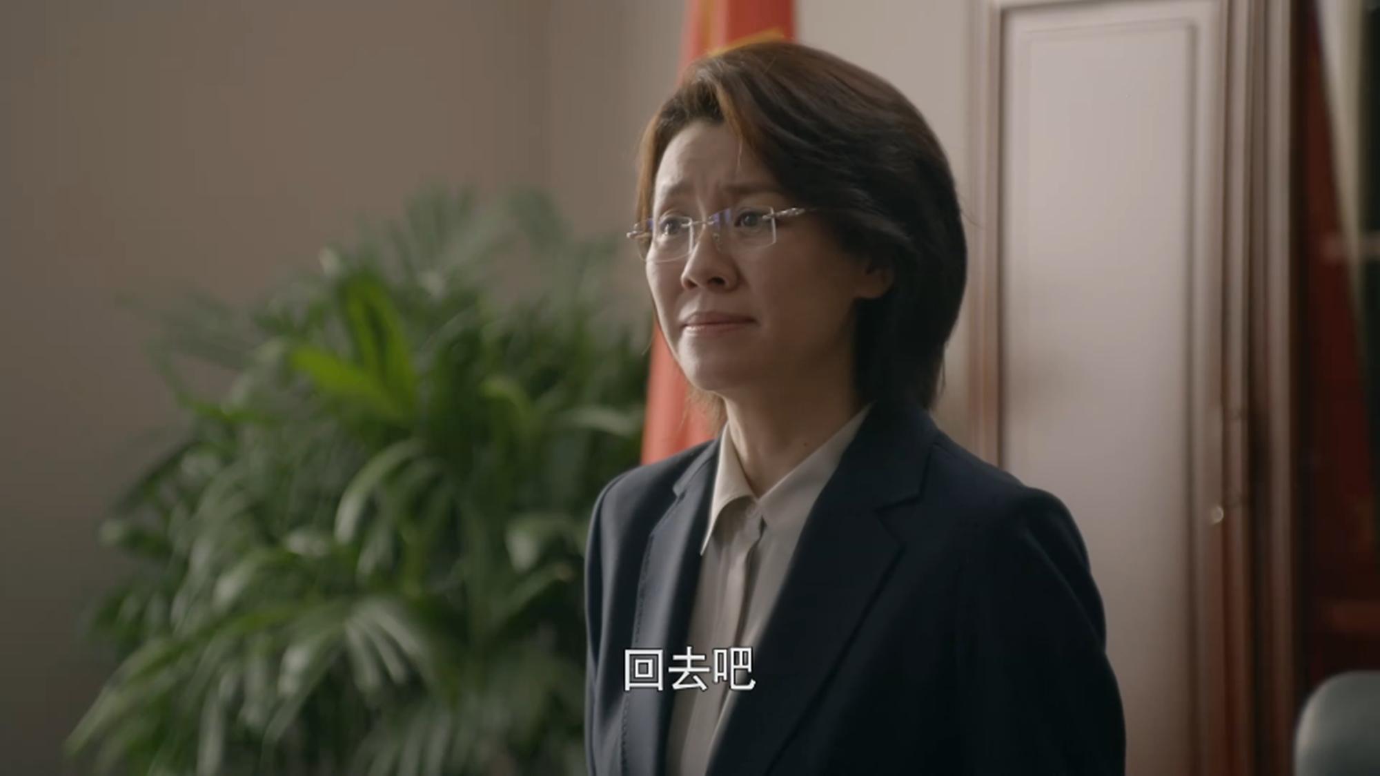 赵丽颖雷佳音白玉兰霸气片段,赵丽颖插兜名场面