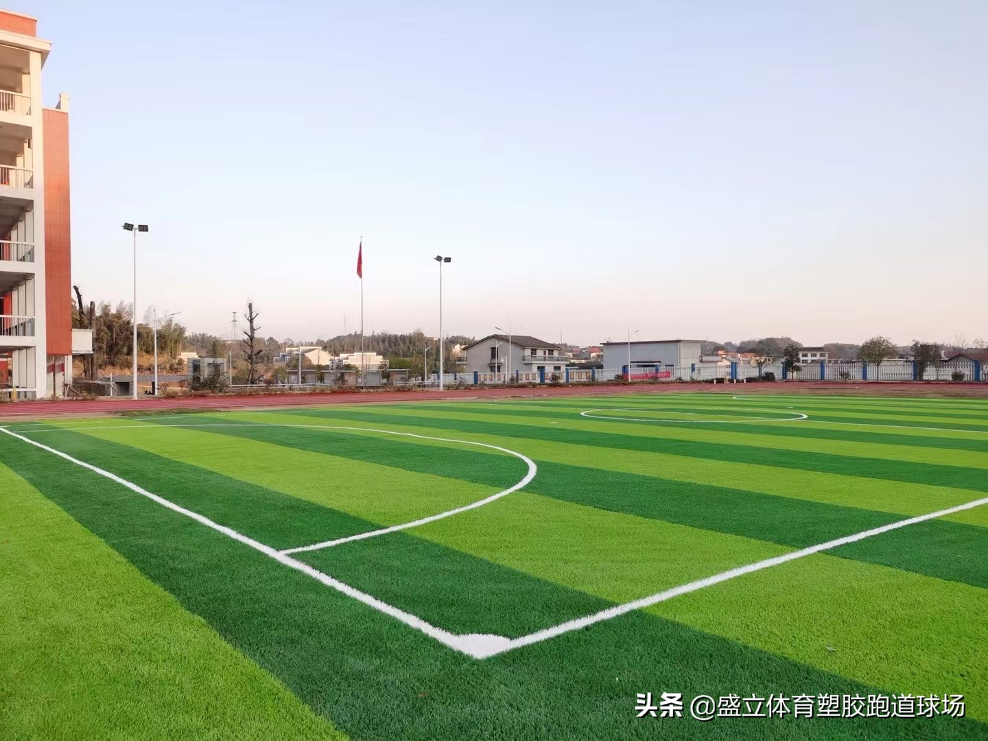 武威足球场人造草坪批发价,室外人造草坪足球场造价