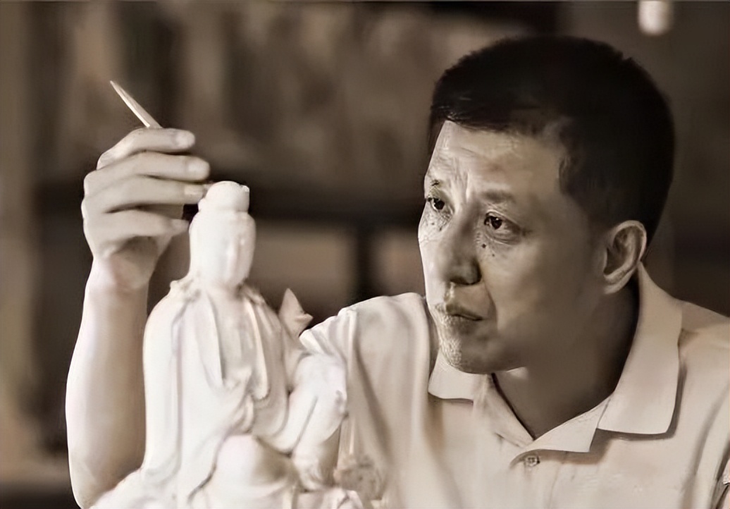 “最美中国白”拍出1633万天价，背后的神秘男人火了