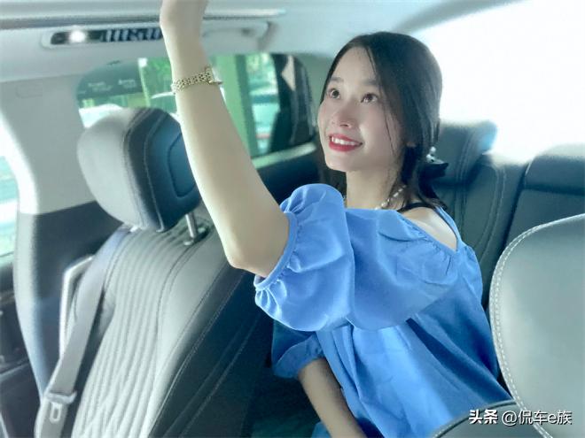 在超超超大的大通MIFA9里自拍，出片率超高