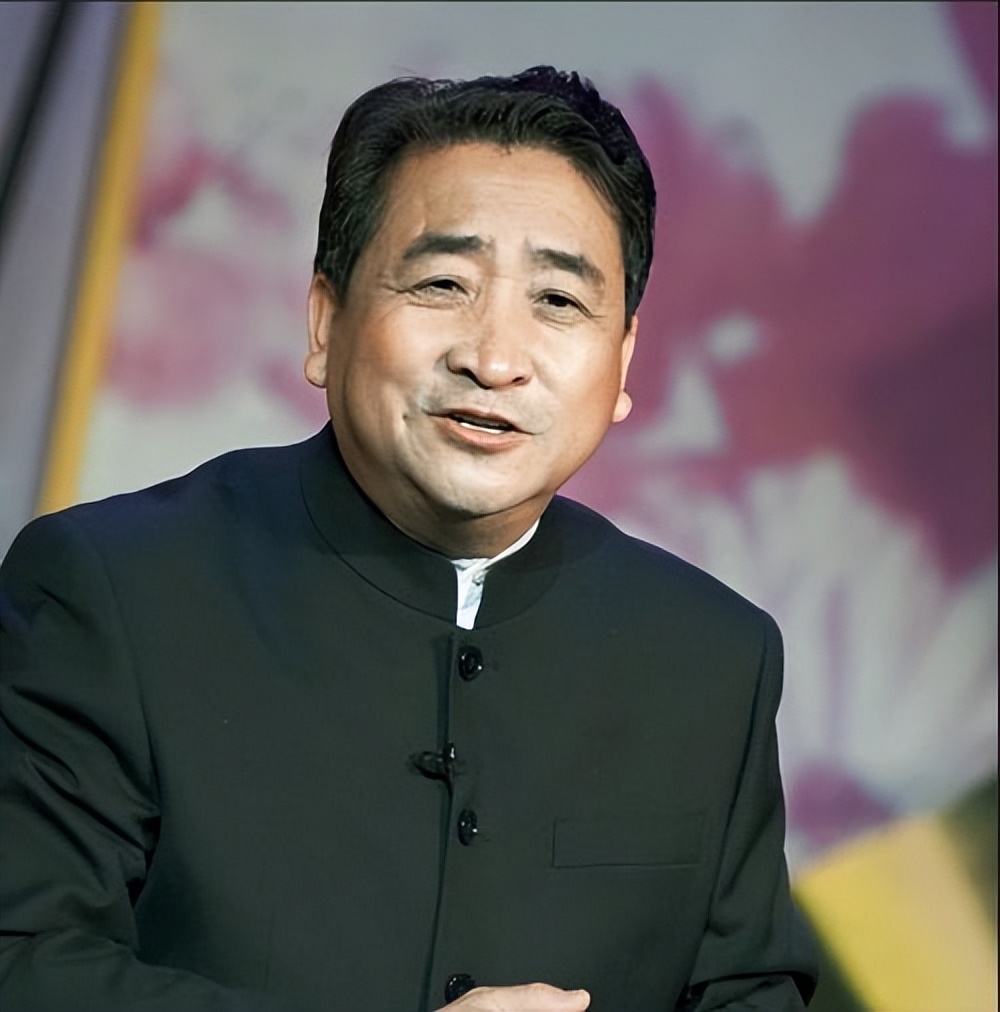 1983年第一届春晚，部级领导审查后：怎么能让姜昆主持？