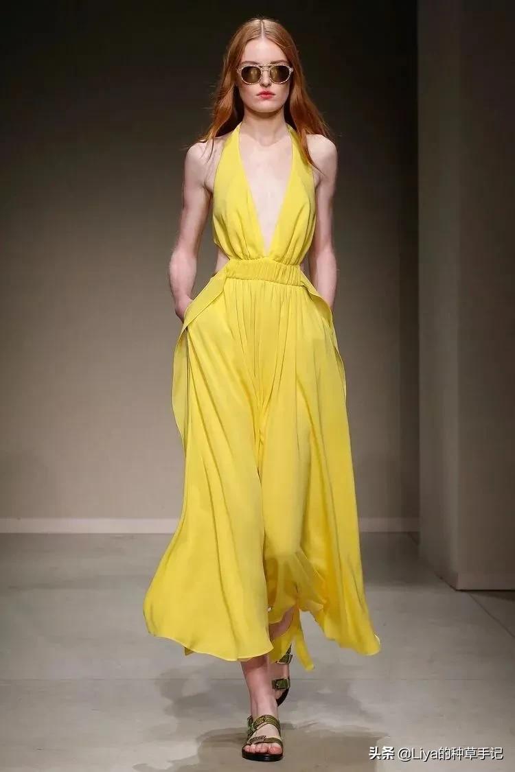 克莱因蓝和什么色搭配高级,35岁穿克莱因蓝好看吗