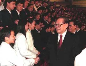 文明其精神野蛮其体魄看法,文明其精神野蛮其体魄分析