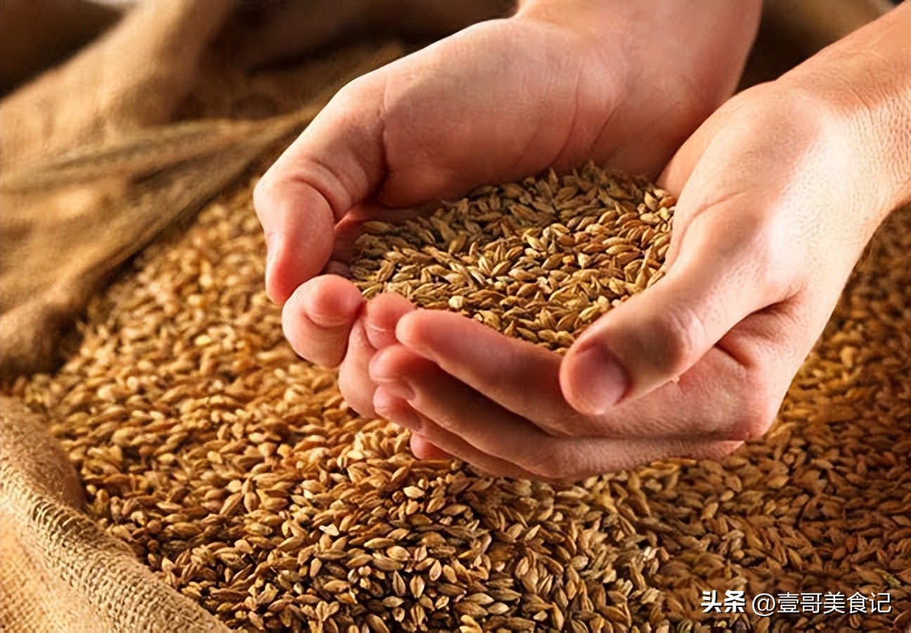 伏特加是世界三大蒸馏酒之一吗,伏特加酒精相当于中国酒多少度