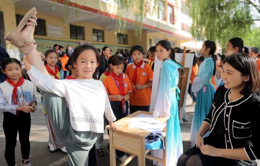 枣庄市峄城区底阁镇中心小学,底阁镇中心小学社团表演