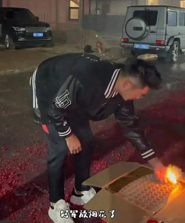 林丹生涯赚了多少钱,林丹当了多久的世界第一