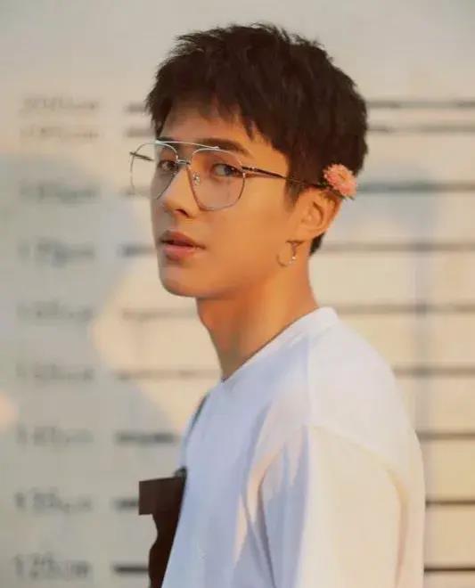 校草脸男星图鉴,男校草图片帅气