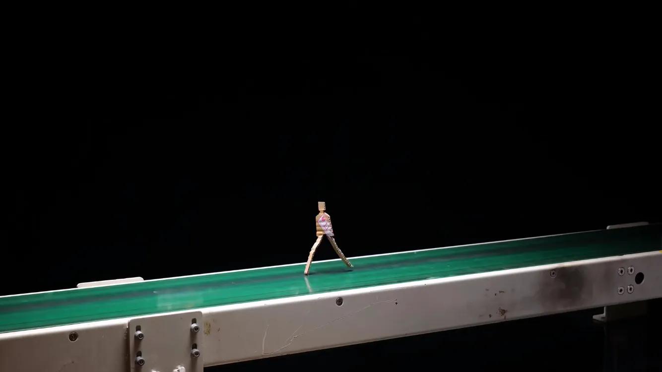 “变形快递”的跑酷之旅，遇见爱情一路逆行而上