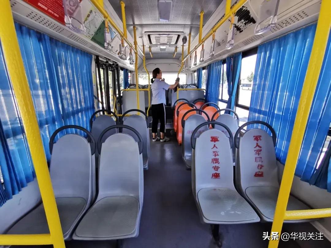 开通公交专线解决学生出行难题,各学校开通公交专车