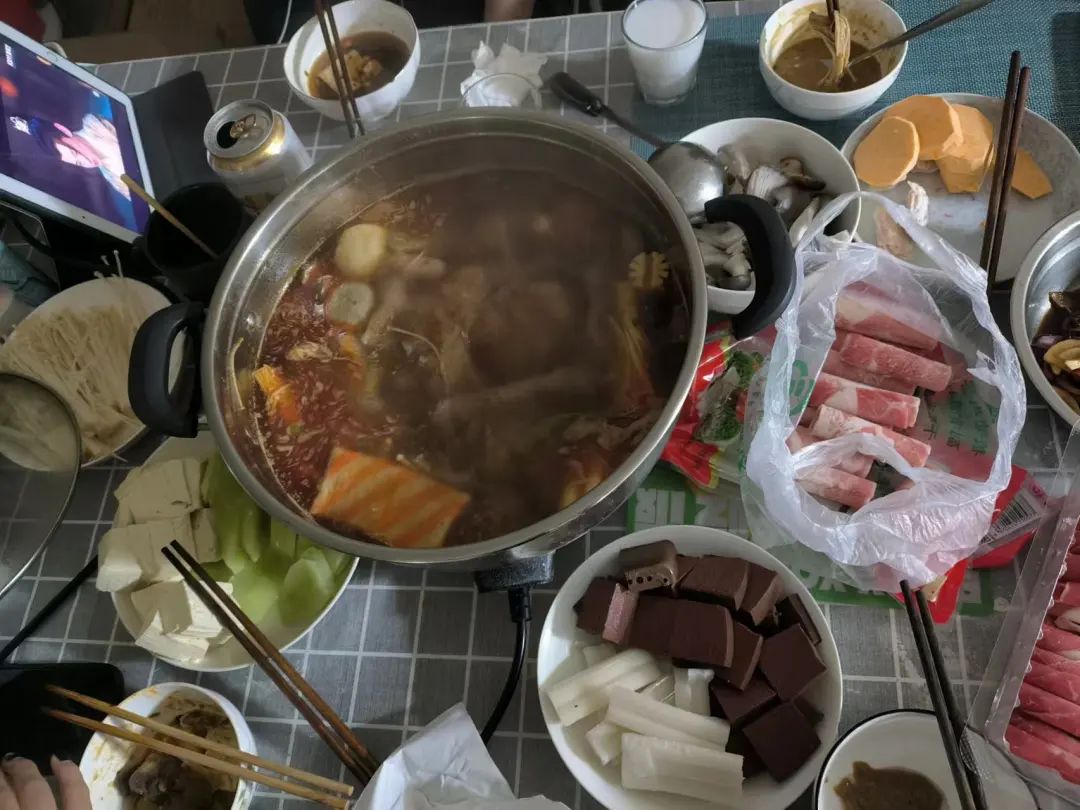 为了省钱，我在北京跟陌生人「拼床」合租