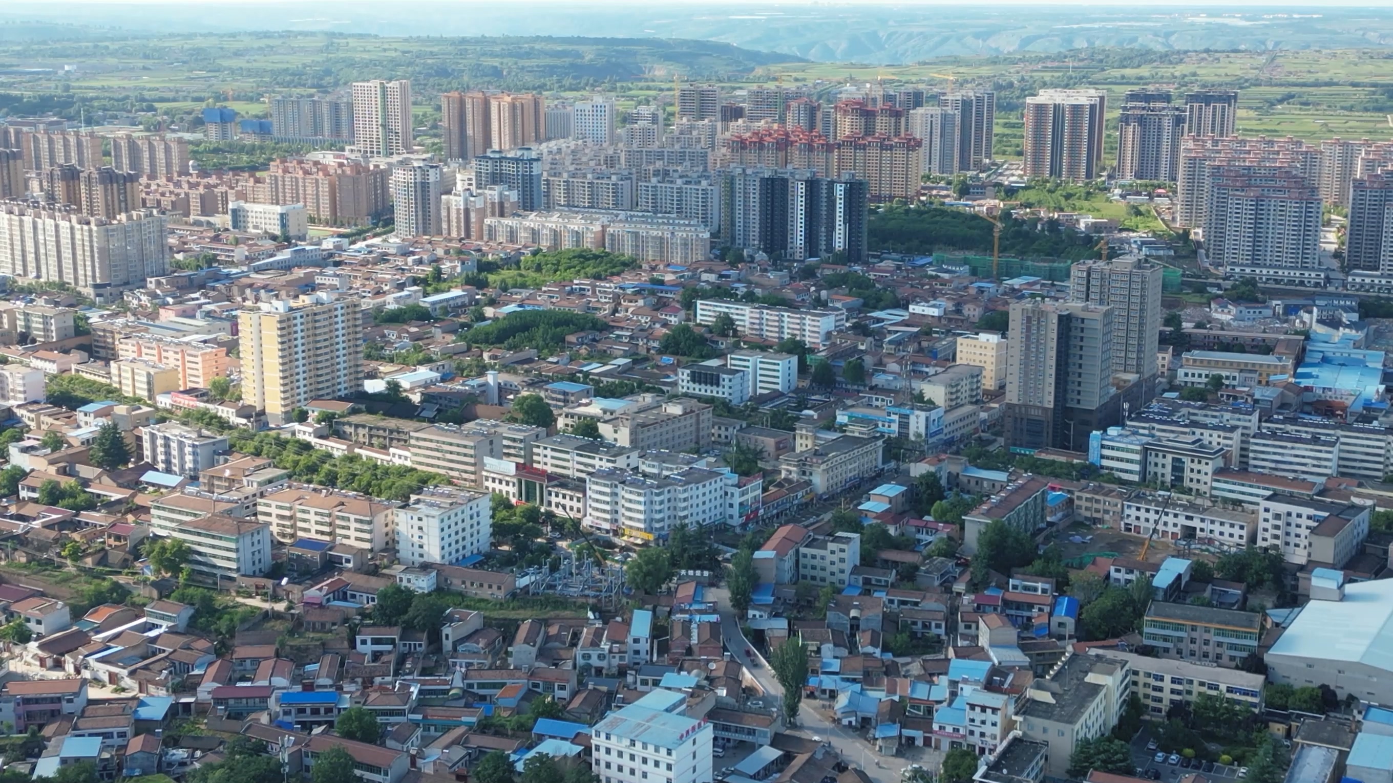 坐在金山上的长武县却过着穷日子如今刚起跑就取胜县城未来可期