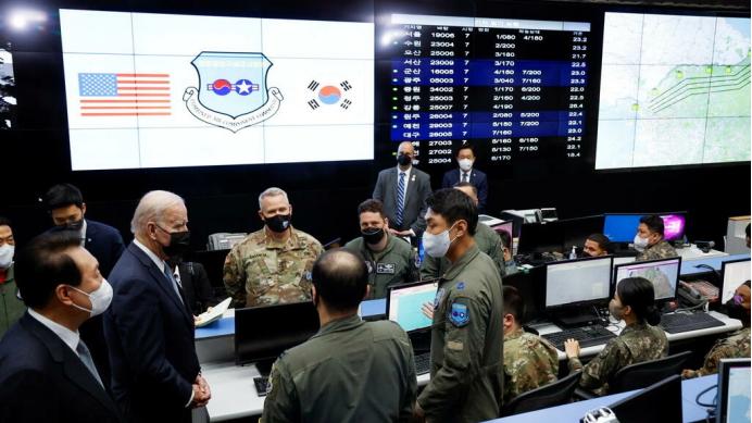 关键时刻，解放军南海军演看点多！韩国守住底线，美国已受到警告