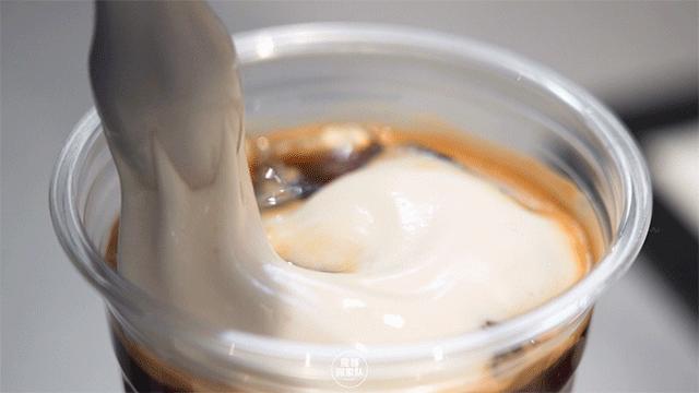 上饿了么搜“桃花季”，来SeesawCoffee领取你的「春日桃花」