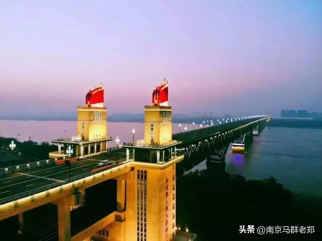 2023年曼城捧得欧冠冠军全队合照,曼城首夺欧冠冠军实现年度五冠王