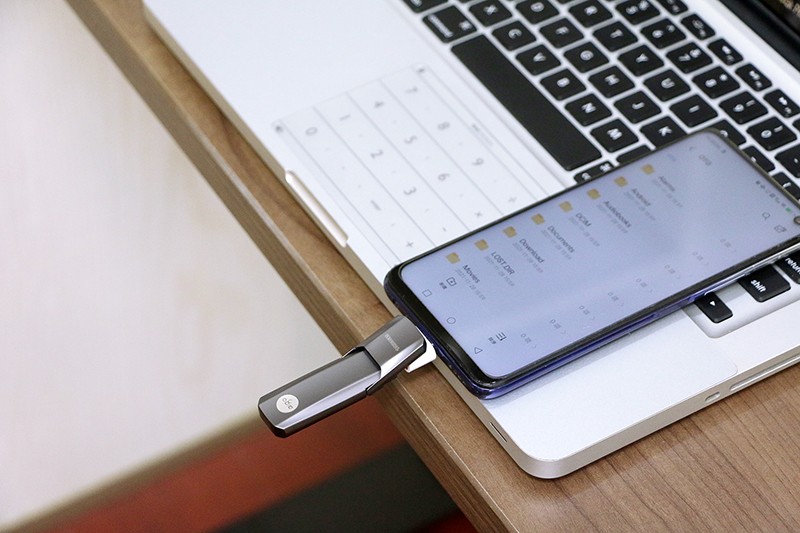 ssd固态u盘和普通u盘评测,固态U盘和闪存U盘哪个更稳定