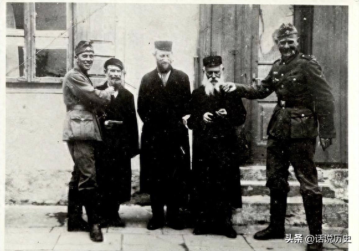 日本侵华施暴照：图6日军随军记者镜头里面的苏州姑娘,2