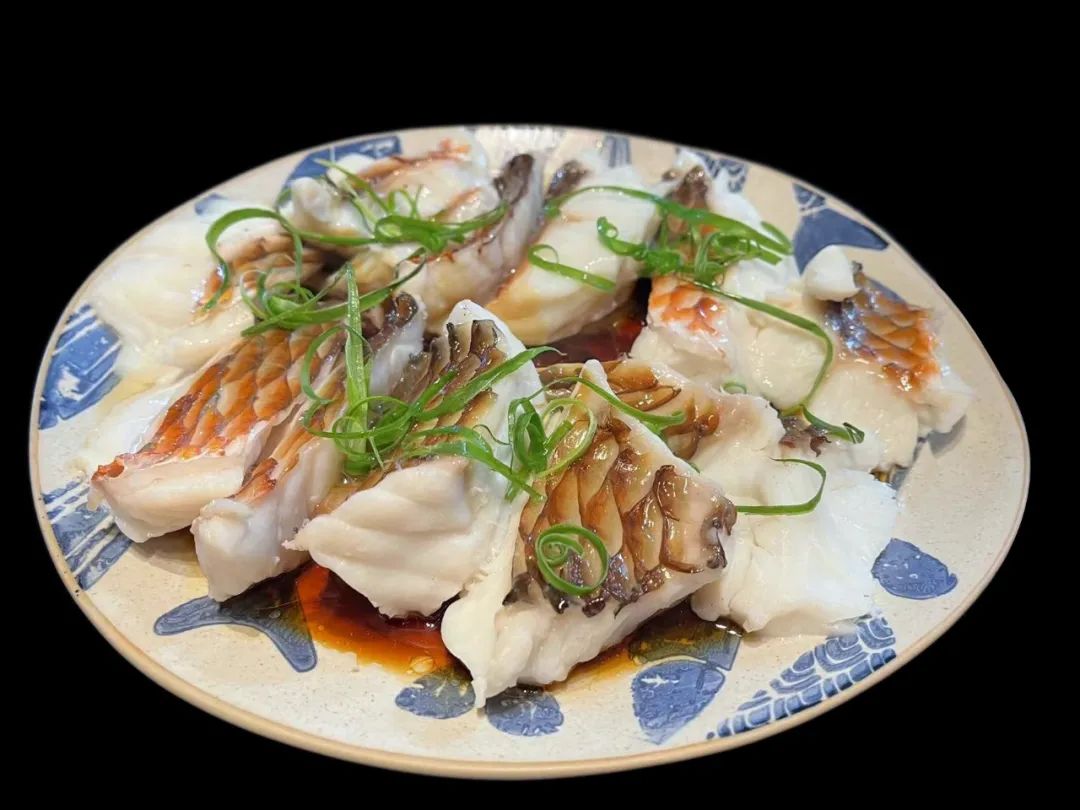 潮爸家7月2日午餐记录,湛江野生鹦鹉鱼,与苏眉青衣齐名海中珍品