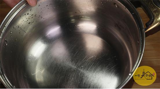 炒锅烧焦了怎么洗得干净,锅烧焦了怎么清洗干净教你一招
