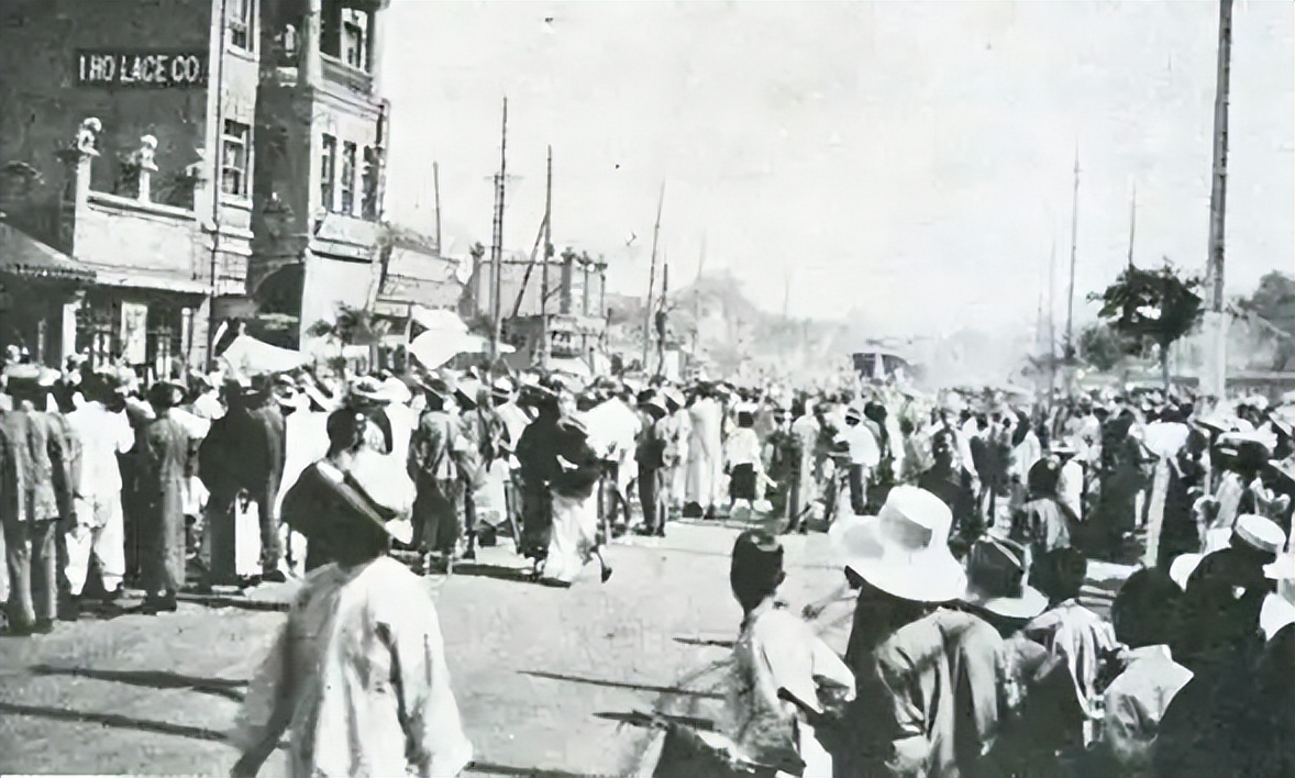 葡军枪杀40多名华人，澳门居民*愿请**回归，孙中山调六艘军舰助威