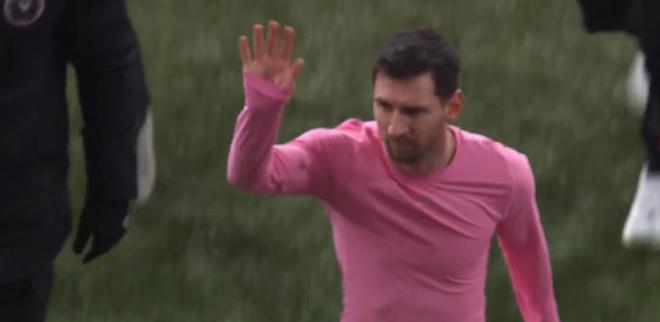 梅西11岁在治疗的过程中怎样努力,梅西右臂骨折怎么样了