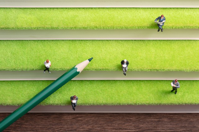 老师猥亵10名小学男生获刑7年,小学老师猥亵10名女生获刑