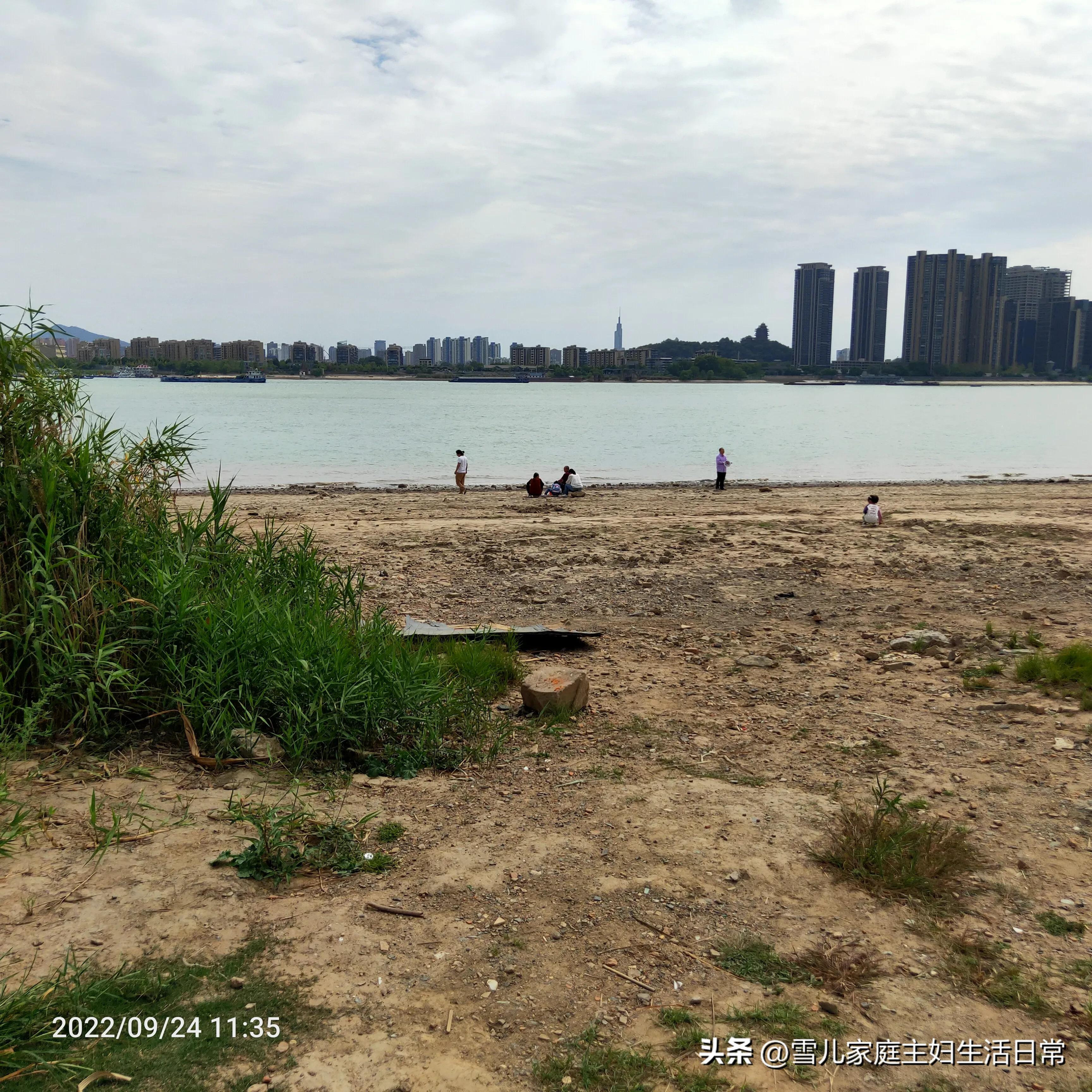 生活流水账—记第一次摆摊，被曈丫头赶鸭子上架，被路人大姐温暖