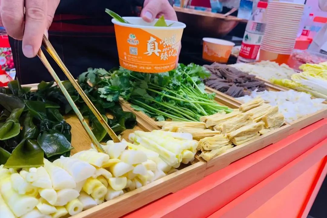 一碗20元杨国福麻辣烫成本多少,为什么现在的麻辣烫越来越贵了