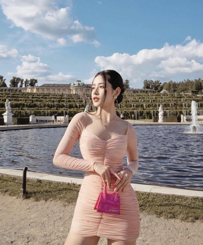 越南版“杨幂”—浪姐4选手芝芙，性感又甜美的穿搭技巧