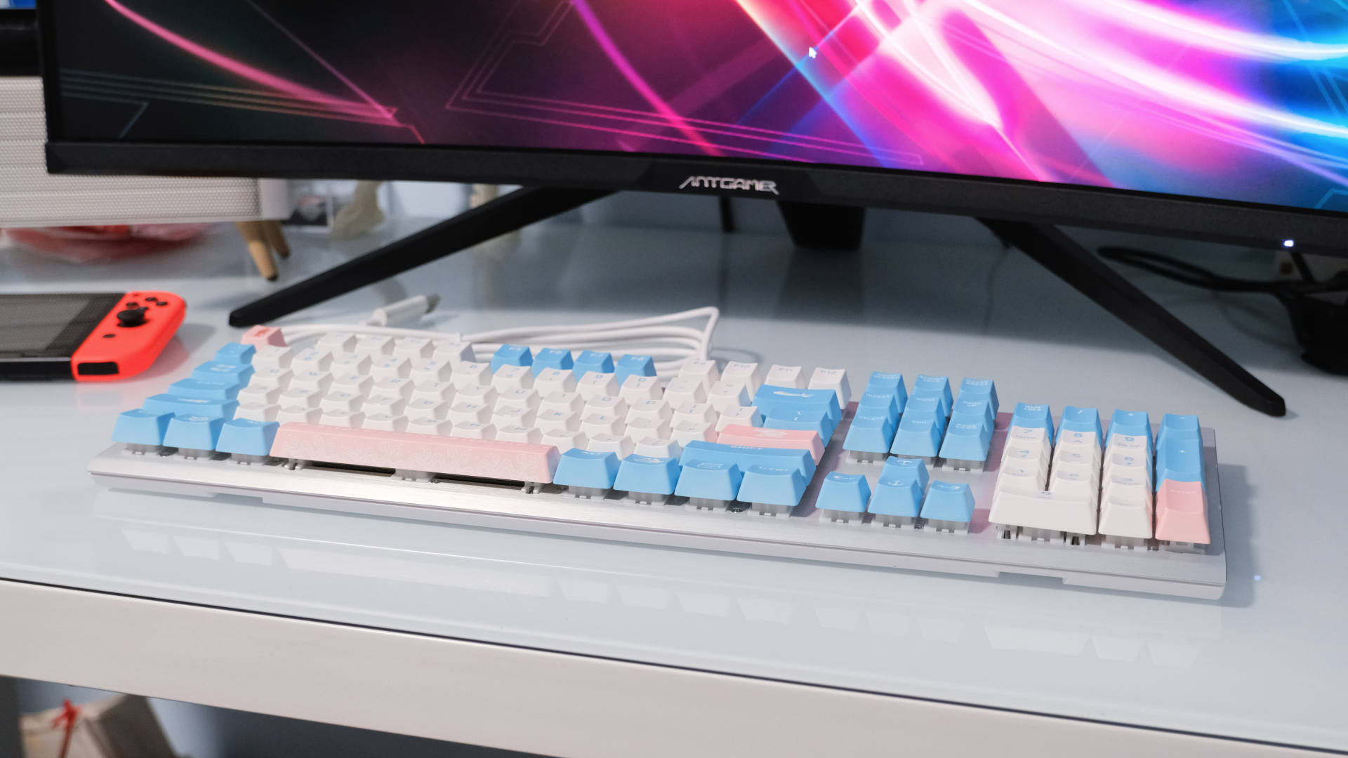 CHERRYMV轴用起来是什么样的体验？美商海盗船微甜之空RGB键盘