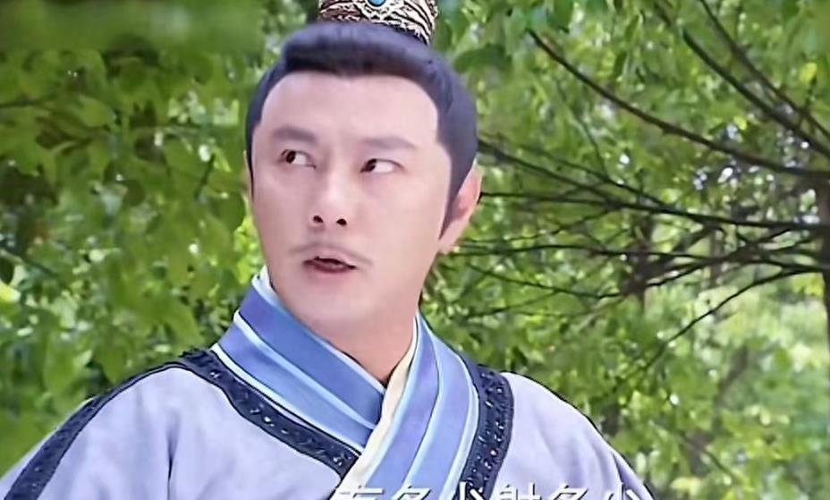 胸罩*点露**,花式泳衣,这些辣眼睛的操作,导演肚子里没一点墨水吗