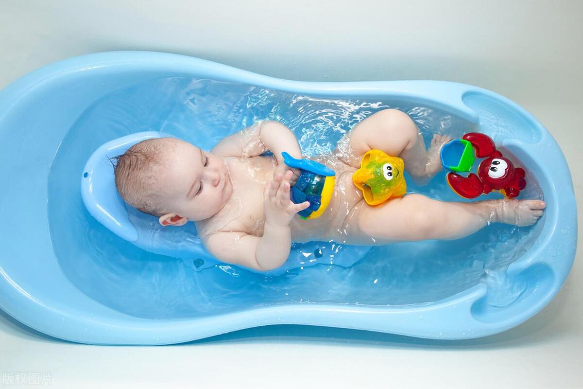 宝宝睾丸位置不对称什么原因,宝宝睾丸有时不对称怎么回事