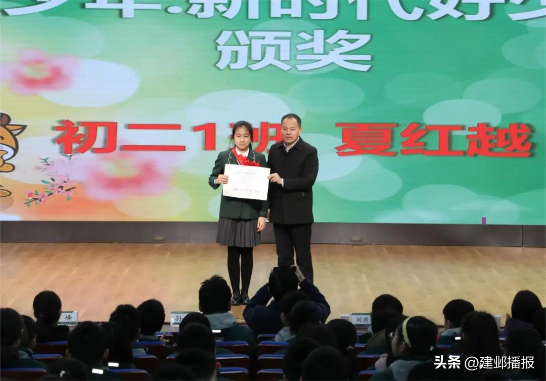 学习榜样向我看齐班会,激励全体学生鼓足干劲向榜样看齐