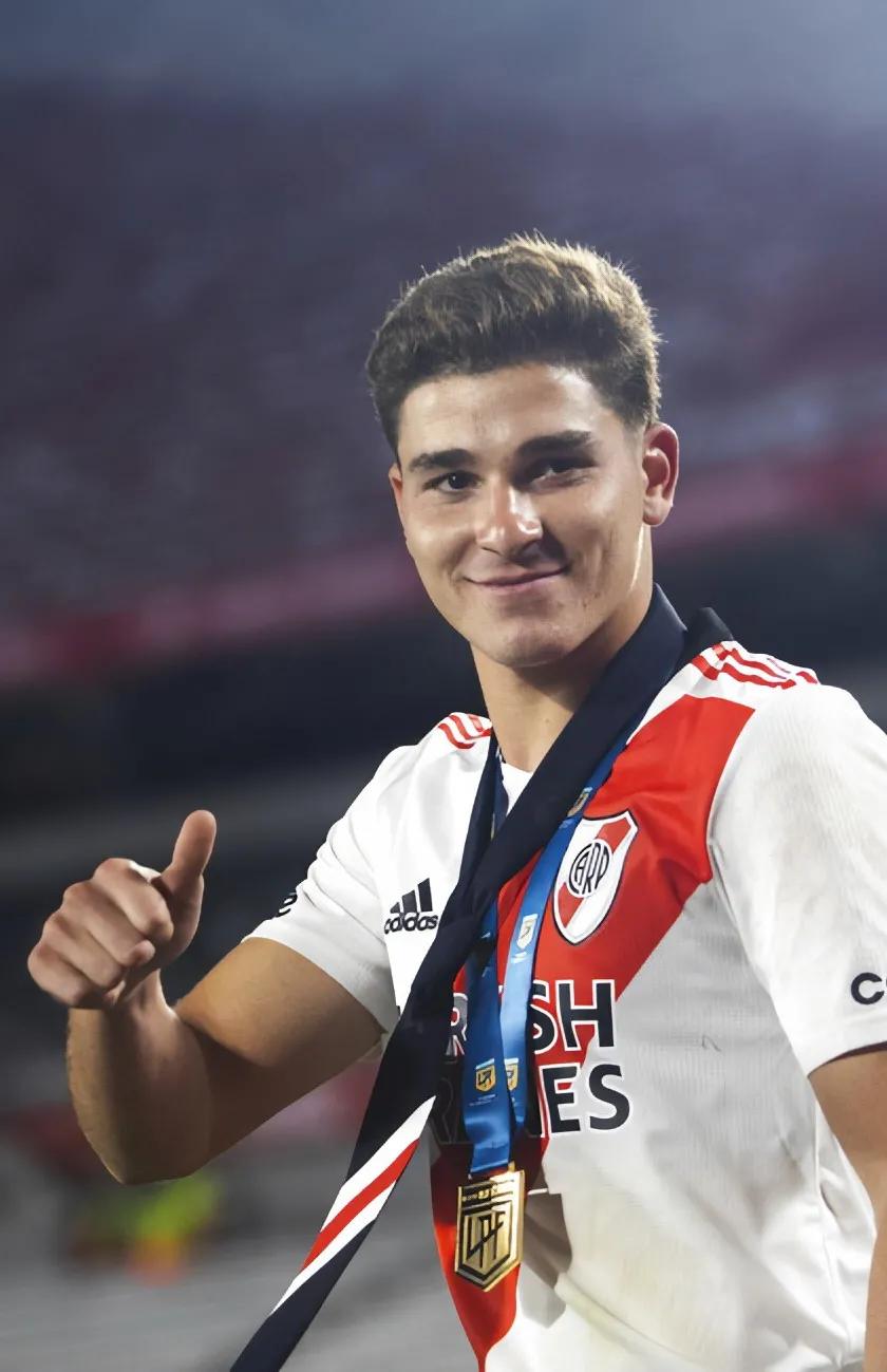 阿根廷阿尔瓦雷斯蜘蛛侠,河床阿尔瓦雷斯视频