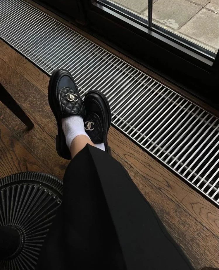 夏天穿黑色还是白色衣服好看,夏天来了穿白色好看还是黑色好看