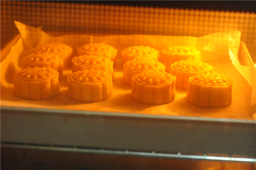 自制月饼发硬怎么回事,自制月饼分馅小妙招